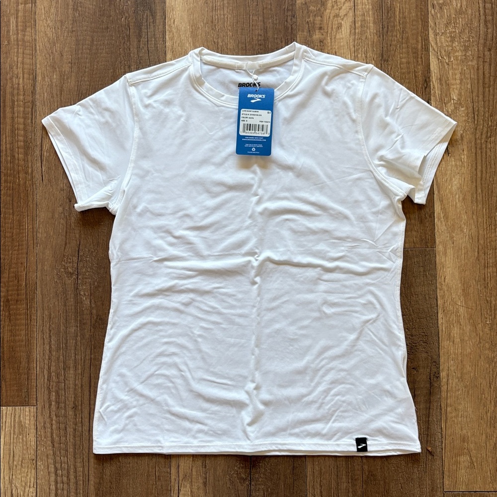 Brooks Luxe Tank & Short Sleeve. - Picture 4 of 6